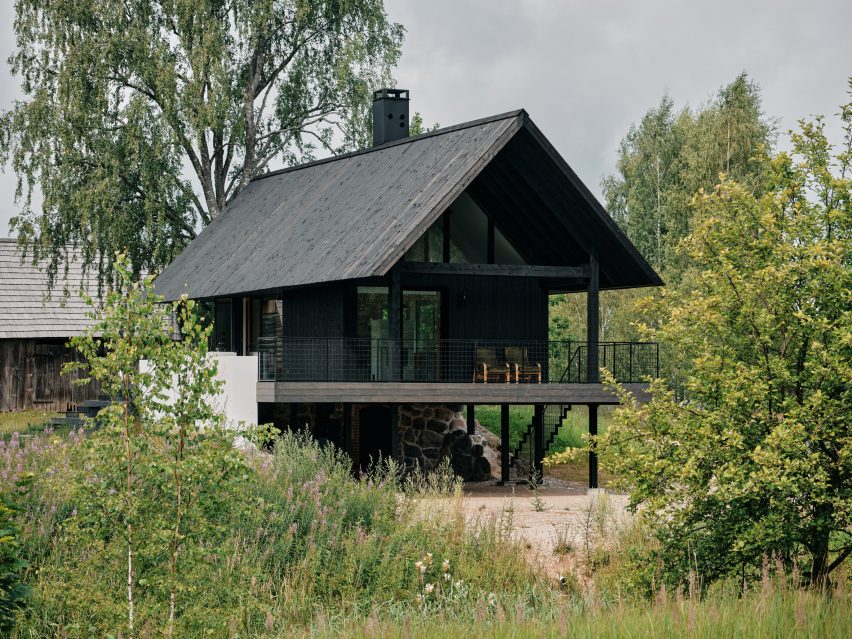 Põro House: деревянный дом со старинным каменным подвалом